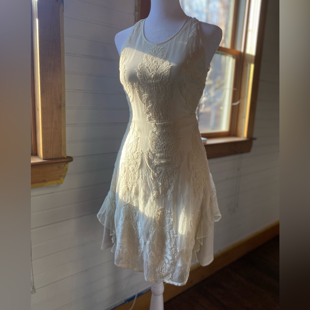 Madison Marcus Elegant Cream Lace Dress - Picture 2 of 9